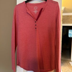 Size small thermal top